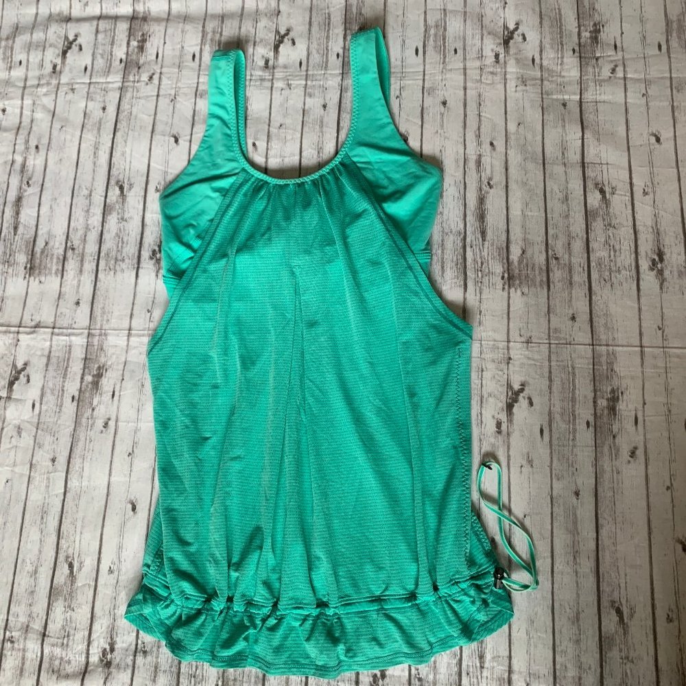 Lululemon Womens 2 in 1 Tank Top Activewear Green Striped Size 4 Sports Bra